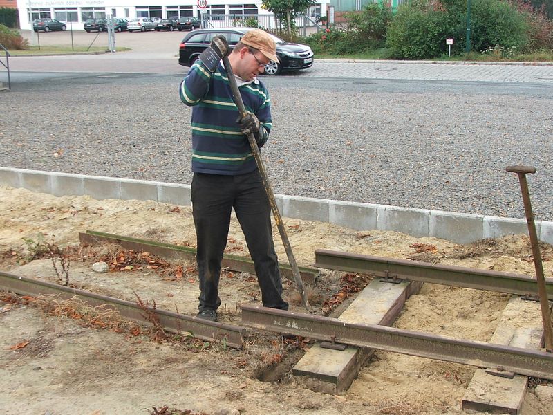 2009-09-29, Museumsbahn Weichenbau17.JPG